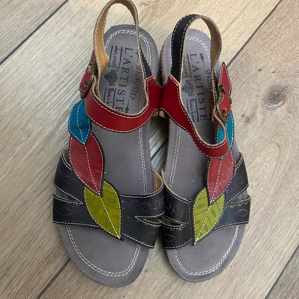 L'ATISTE Multicolor Leaf Sandals